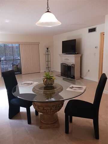 8280 SW 24th St, North Lauderdale, FL 33068