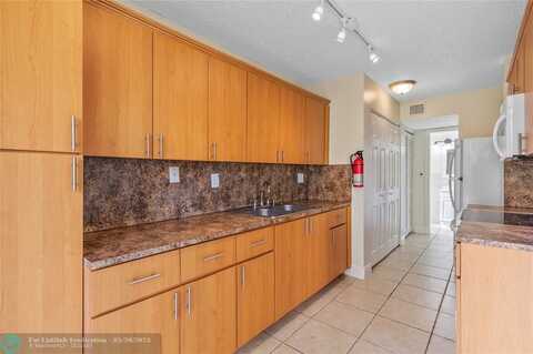 3550 Blue Lake Dr, Pompano Beach, FL 33064