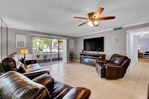 8260 SW 24th St, North Lauderdale, FL 33068