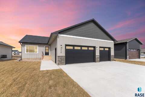 110 Patricia St, Harrisburg, SD 57032