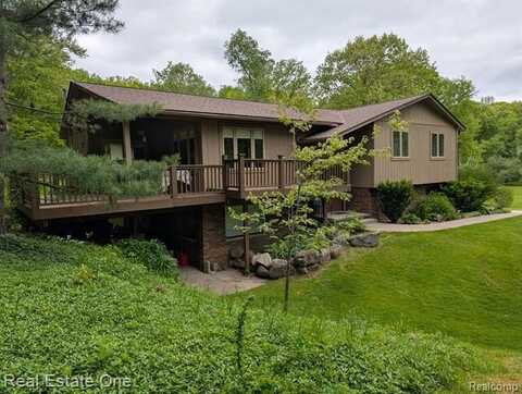 2130 VALLEY GATE, Milford, MI 48380