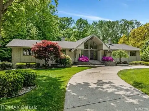 21301 WOODHILL Drive, Northville, MI 48167