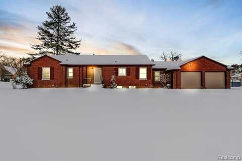 515 E AVON Road, Rochester Hills, MI 48307