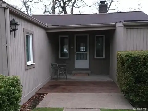2305 RIDGE Road, White Lake, MI 48383