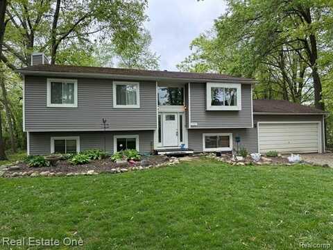 2590 EDGEMERE Street, Commerce Township, MI 48382