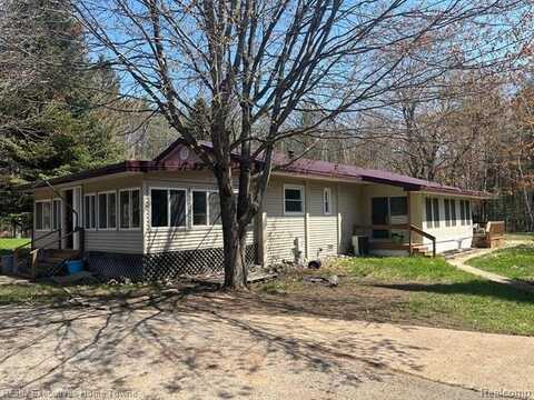 1390 W YOUNGS Road, Gladwin, MI 48624