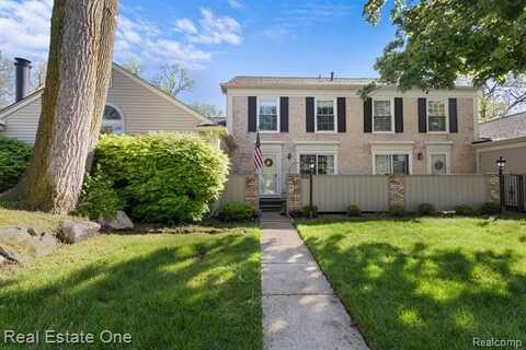 1202 King's Cove Drive, Rochester Hills, MI 48306