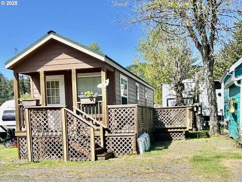 97136 N BANK ROGUE RIVER RD, Gold Beach, OR 97444