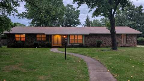 2758 N Centerwood RD, Fayetteville, AR 72703