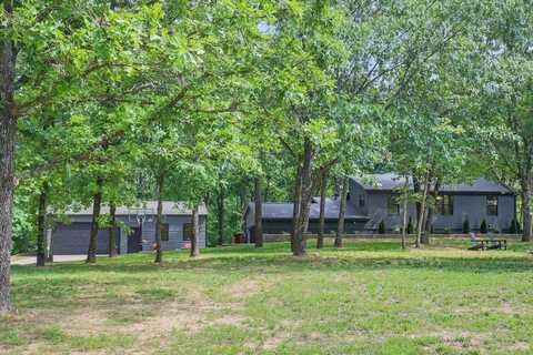 8645 Manor DR, Bentonville, AR 72712