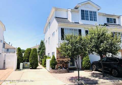 31 Red Cedar Lane, Staten Island, NY 10309