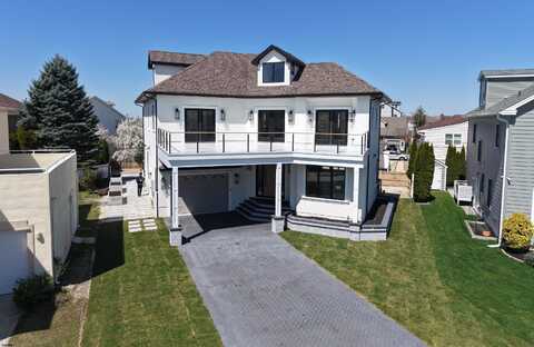 31 Seaside Ct, Margate City, NJ 08402