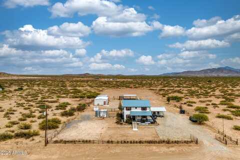 6464 N SIX GUN Road, Willcox, AZ 85643