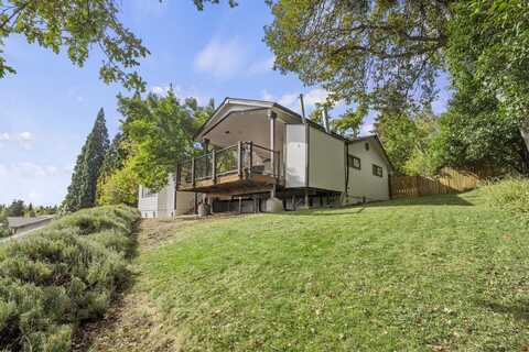 1631 Angel Crest Drive, Medford, OR 97504