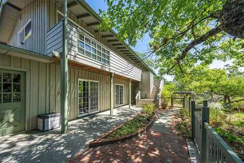 4356 W Griffin Creek Road, Medford, OR 97501