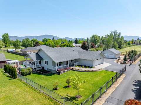 2905 Pruitt Place, Grants Pass, OR 97527