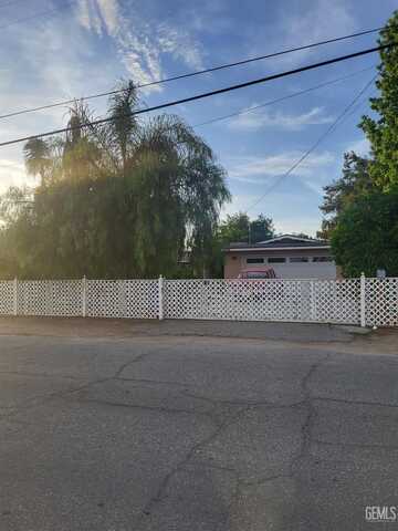 6210 Rosewood Avenue, Bakersfield, CA 93306
