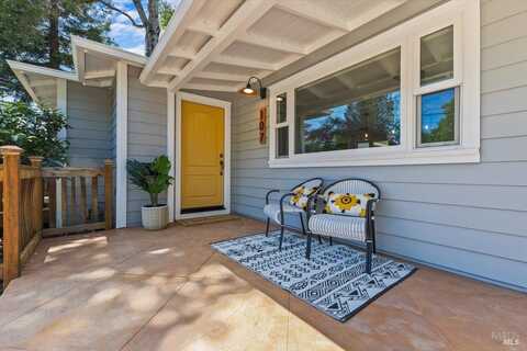 107 1st Street, Healdsburg, CA 95448