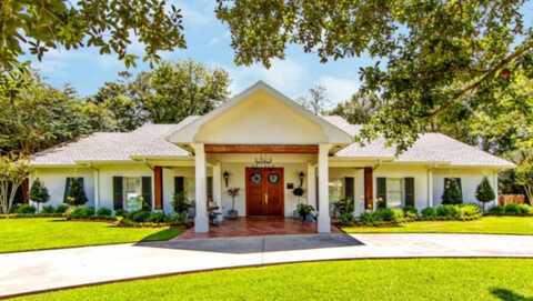 401 Oak Alley Dr, Houma, LA 70360