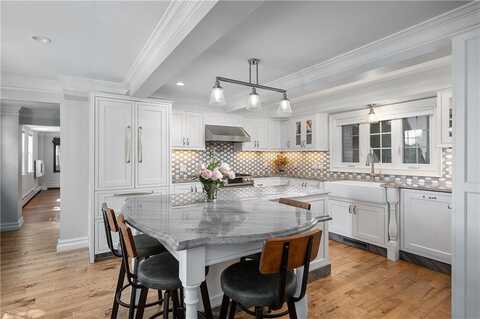 9 Old Jenckes Hill Road, Lincoln, RI 02865