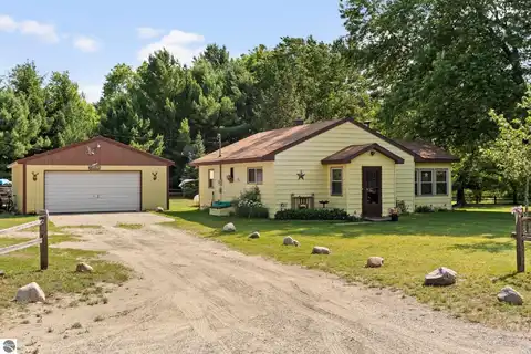 6202 Fletcher Road, Fife Lake, MI 49633