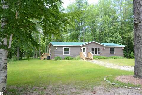 7273 Cadillac Highway, Benzonia, MI 49616