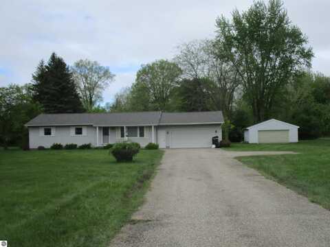 8481 N Luce Road, Alma, MI 48801