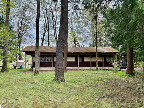 448 Autumn Road, Cadillac, MI 49601