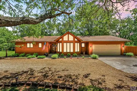 3972 SW Canterbury Town RD, Topeka, KS 66610