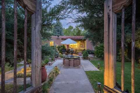 222 HWY 240, Ranchos de Taos, NM 87557