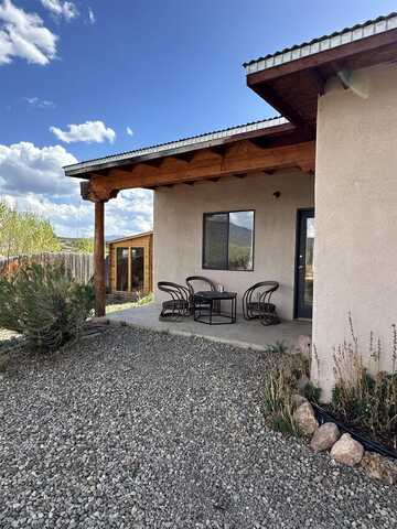 13 Valley Rd, Ranchos de Taos, NM 87557