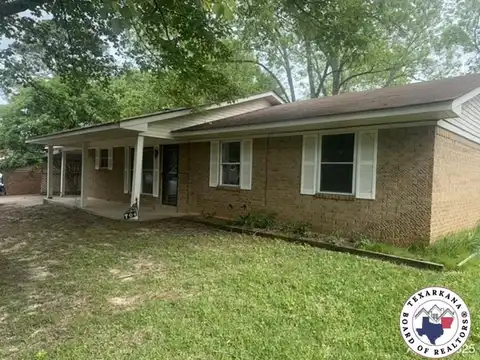 704 W Henderson St, Nashville, AR 71852