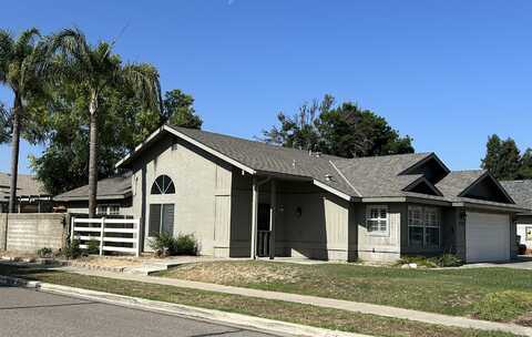 5123 W Iris Court, Visalia, CA 93277