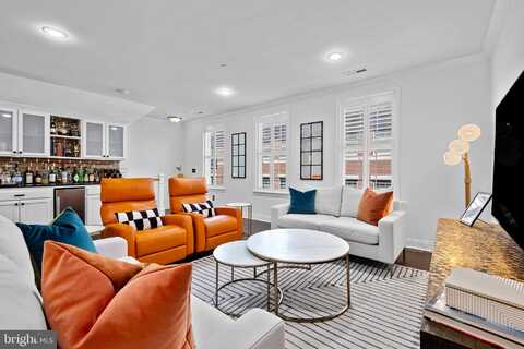 110 COMMODORE COURT, PHILADELPHIA, PA 19146