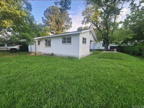 104 W Searcy, Searcy, AR 72082