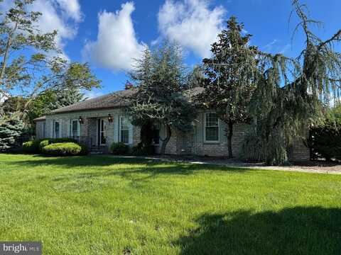 204 MOSS SPRING AVENUE, GREENCASTLE, PA 17225