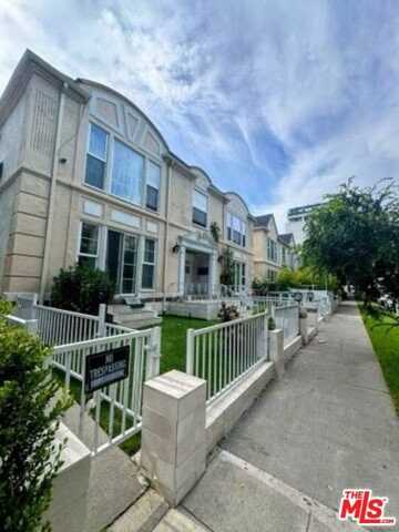 137 S Crescent Dr, Beverly Hills, CA 90212