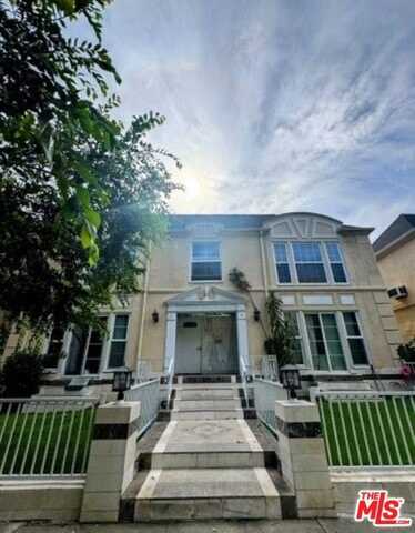 137 S Crescent Dr, Beverly Hills, CA 90212