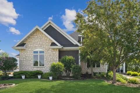 105 Augusta Lane, Waverly, IA 50677