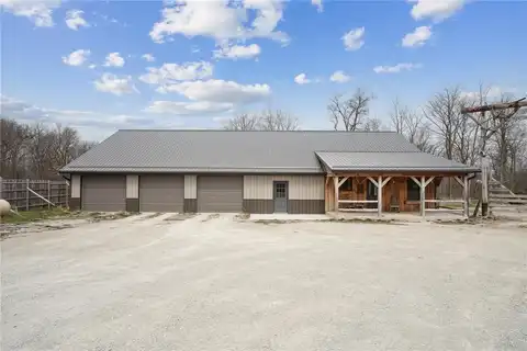 2527 61st St Lane, Vinton, IA 52349