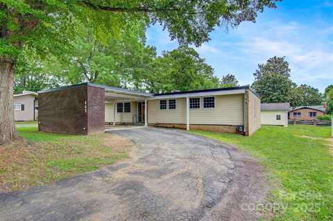 467 16th Avenue NW, Hickory, NC 28601