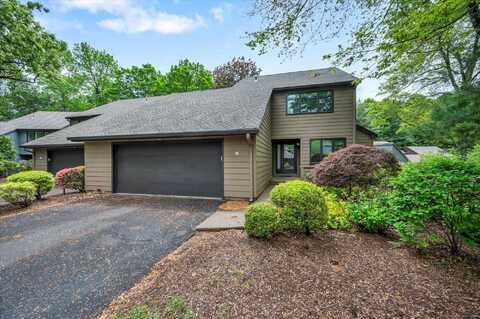 16 Ironwood Road, West Hartford, CT 06117