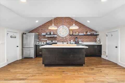 6 Main Street, Chester, CT 06412