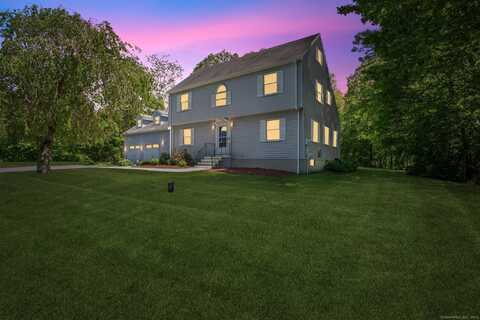 10 Colonial Drive, Clinton, CT 06413