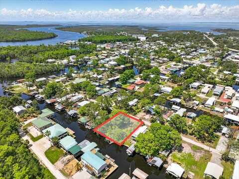 355 241st St, Suwannee, FL 32692