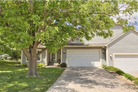 8115 Cobblestone Court, Urbandale, IA 50322