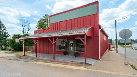 102 S Central Avenue, Lacona, IA 50139