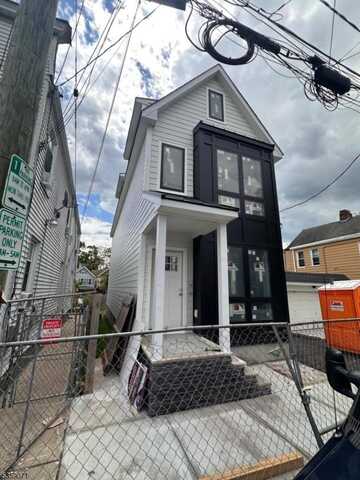 13 New St, Montclair, NJ 07042