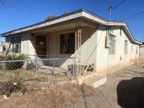 2833 MOYA Road NW, Albuquerque, NM 87104