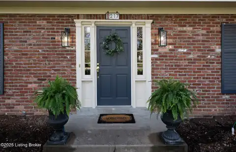 217 Sequoya Rd, Louisville, KY 40207